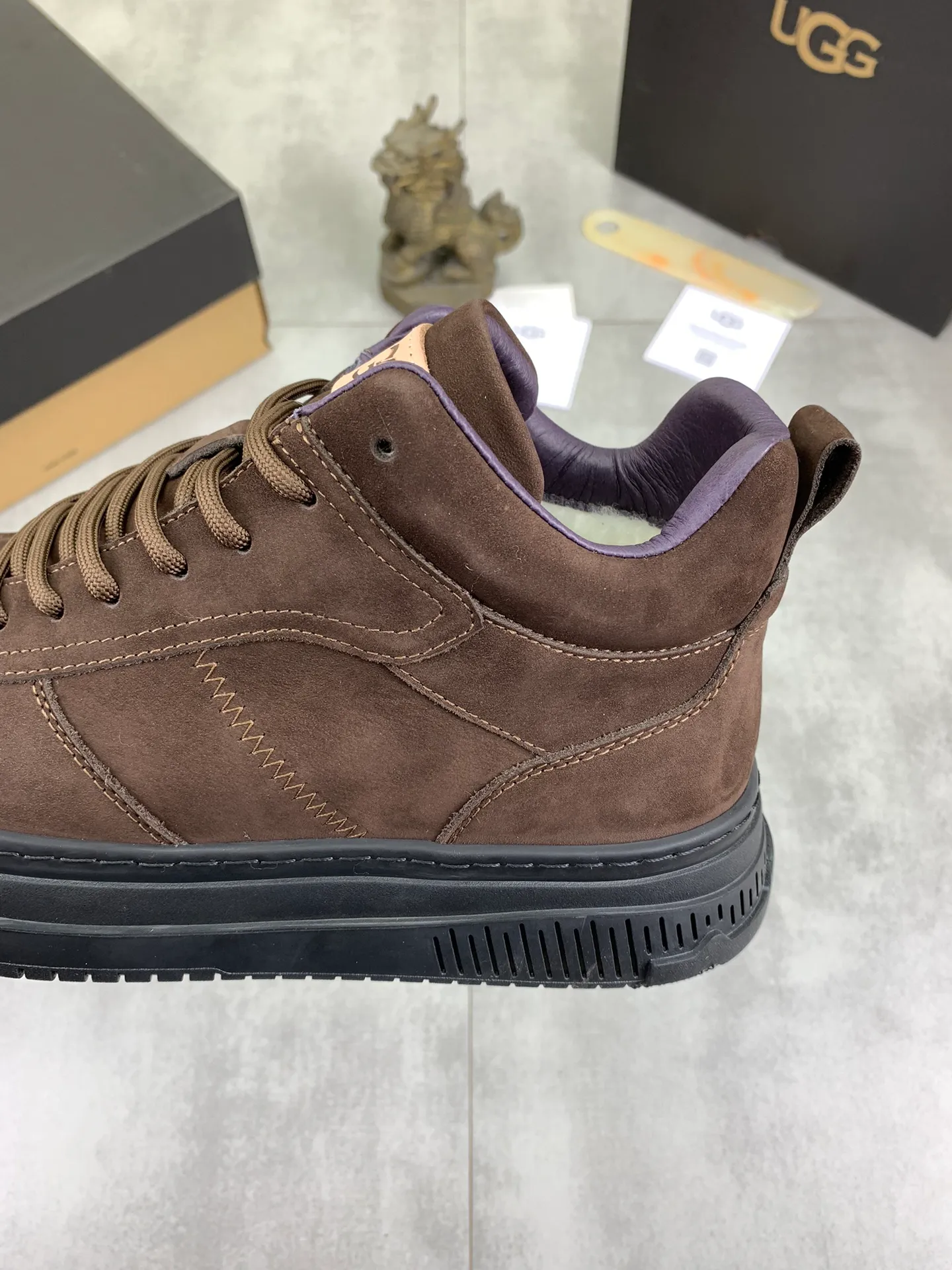 Men's Men's Shoes P620 [New Style] 💰 🆘 "Real Wool" [UGG] 👉 Popular men's shoes official website synchronization 🔰 Genuine quality [proud] is not comparable to the imitations in the general market 🌀 The upper is imported Italian frosted cowhide, and the lining: foot pad 🅰️ grade 🐑 real wool 👻 Only Grade A can show the effect The hand feels smooth and delicate 🔱The shoe shape is grand, only genuine factories can achieve it 🎄The perfect toughness of the original outsole 👻⬛️ allows customers to bid farewell to one-time consumption. Real wool lining, super warm. 3️⃣Colors available Sizes: 38-44